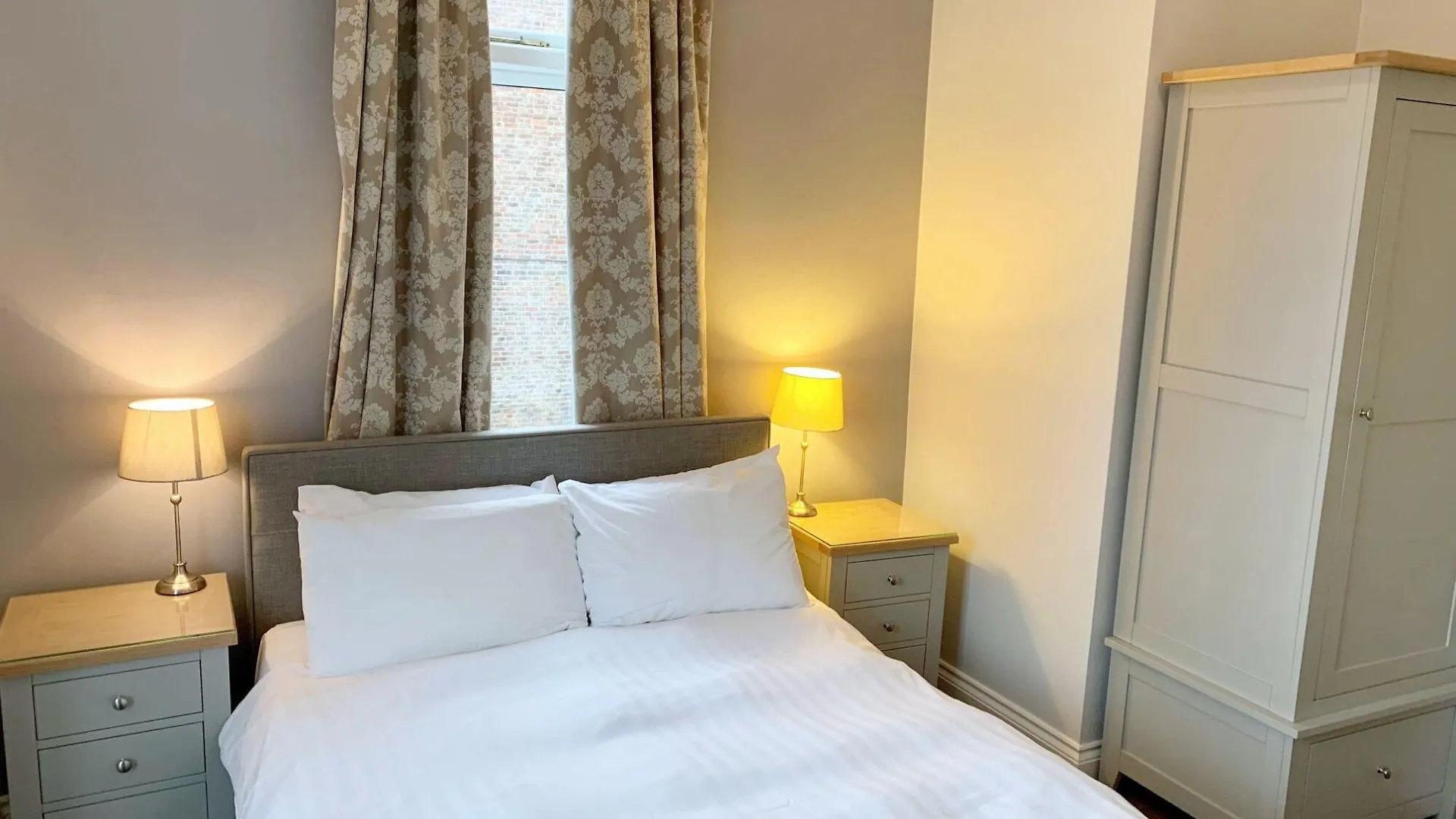 The Crescent Guest House York 3*,